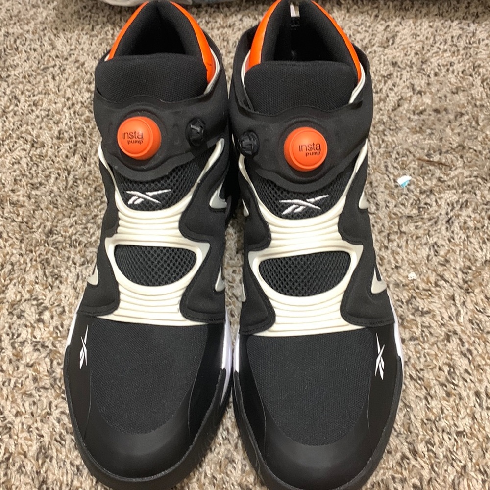 Reebok instapump shoes